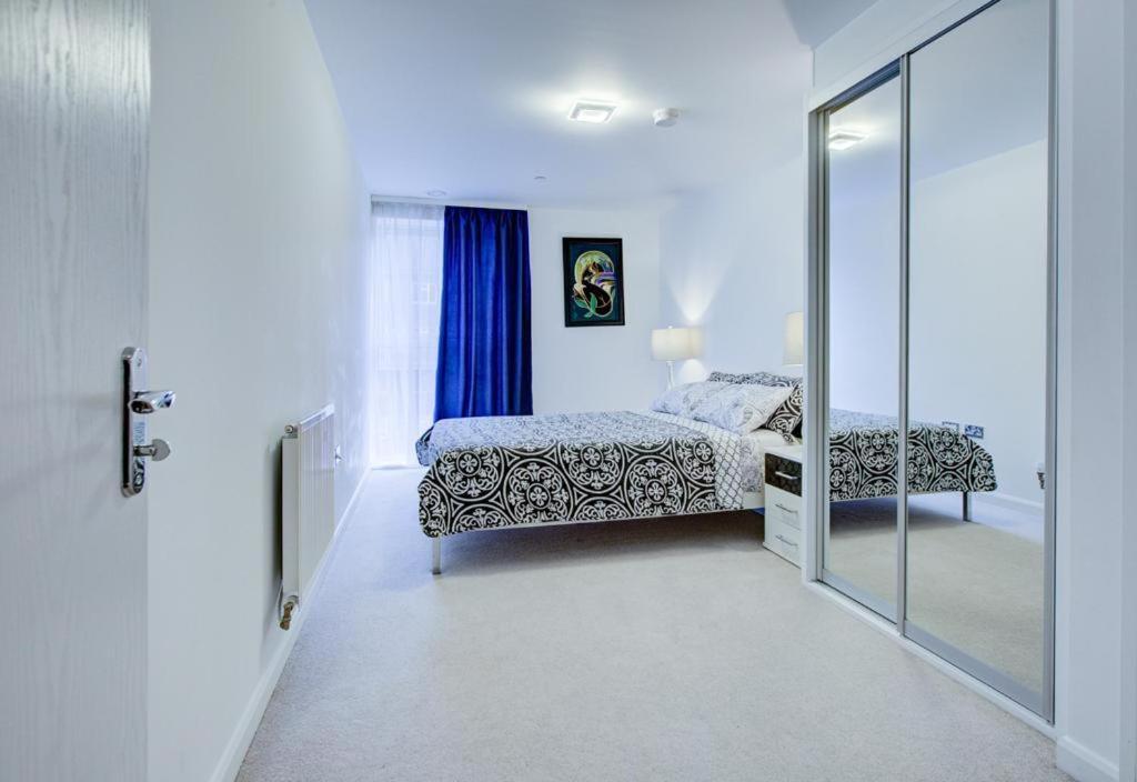 Апартаменты Luxury 2 Bed Flat In A New Block In East Acton Лондон Экстерьер фото
